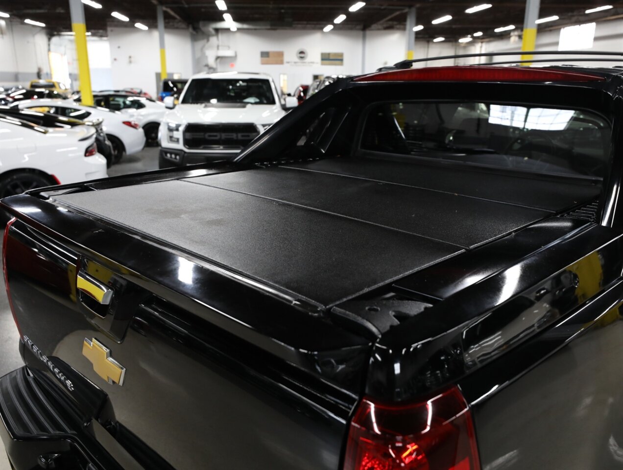 2013 Chevrolet Avalanche LT Black Diamond 4X4 - Photo 10 - Addison, IL 60101