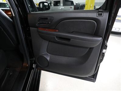 2013 Chevrolet Avalanche LT Black Diamond 4X4 - Photo 20 - Addison, IL 60101