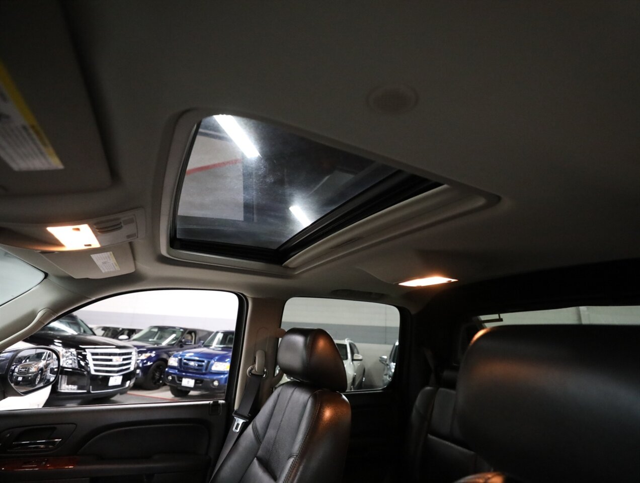 2013 Chevrolet Avalanche LT Black Diamond 4X4 - Photo 33 - Addison, IL 60101