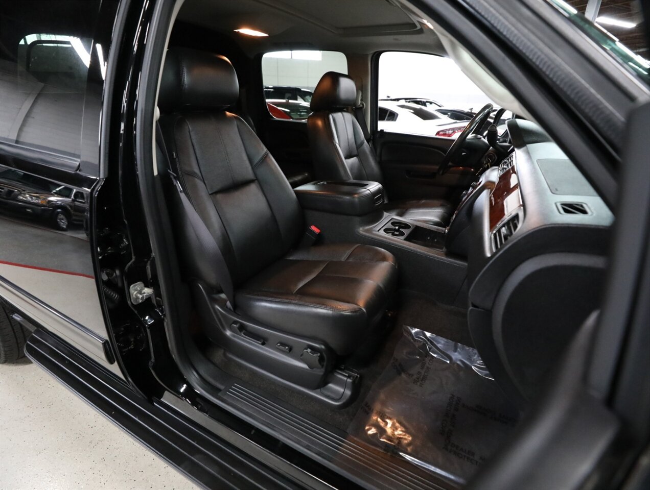 2013 Chevrolet Avalanche LT Black Diamond 4X4 - Photo 19 - Addison, IL 60101