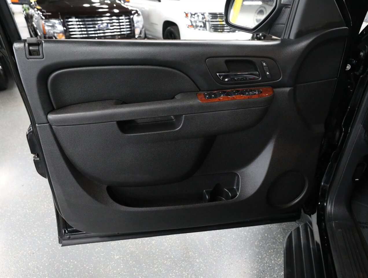 2013 Chevrolet Avalanche LT Black Diamond 4X4 - Photo 27 - Addison, IL 60101