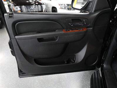 2013 Chevrolet Avalanche LT Black Diamond 4X4 - Photo 27 - Addison, IL 60101