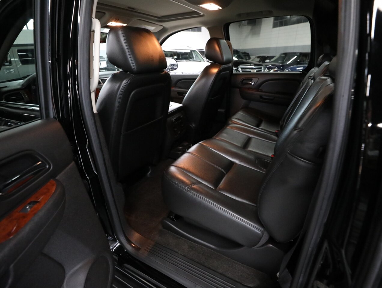 2013 Chevrolet Avalanche LT Black Diamond 4X4 - Photo 24 - Addison, IL 60101