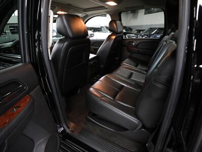 2013 Chevrolet Avalanche LT Black Diamond 4X4 - Photo 24 - Addison, IL 60101