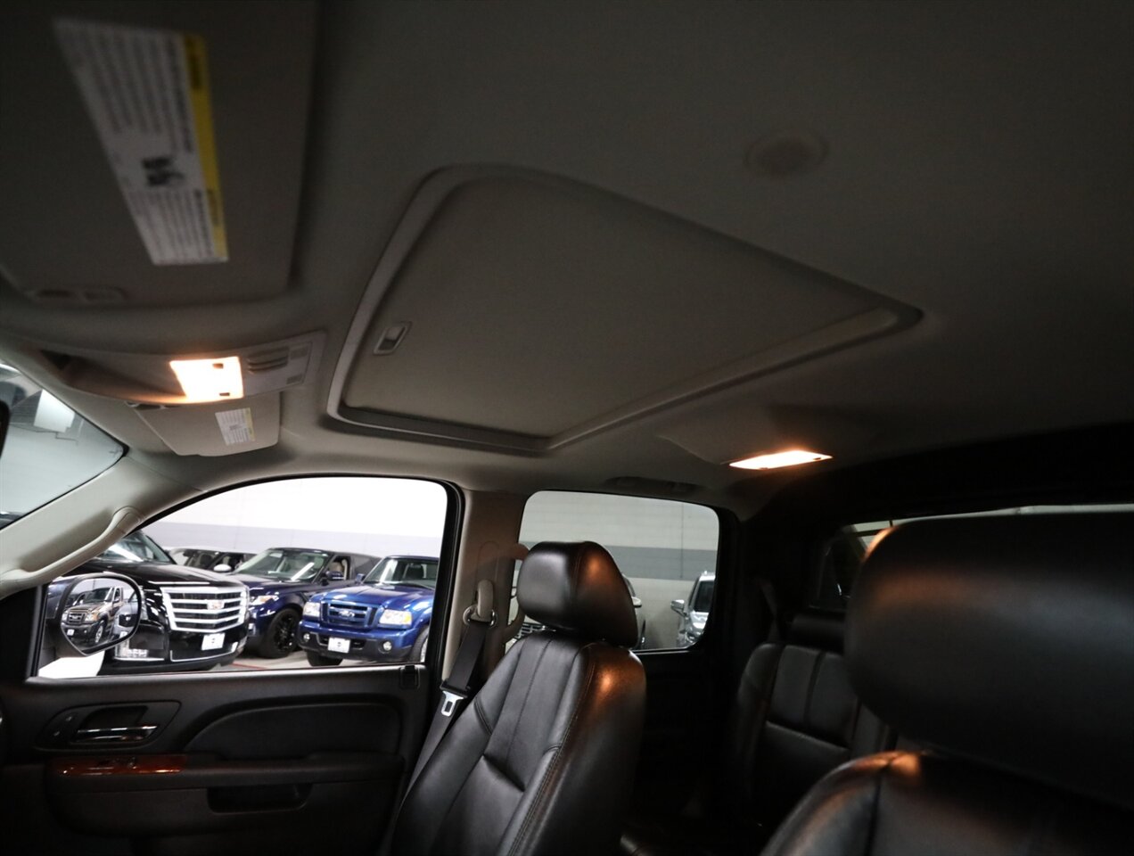 2013 Chevrolet Avalanche LT Black Diamond 4X4 - Photo 32 - Addison, IL 60101