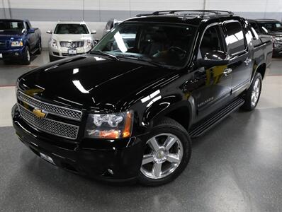 2013 Chevrolet Avalanche LT Black Diamond 4X4 - Photo 2 - Addison, IL 60101