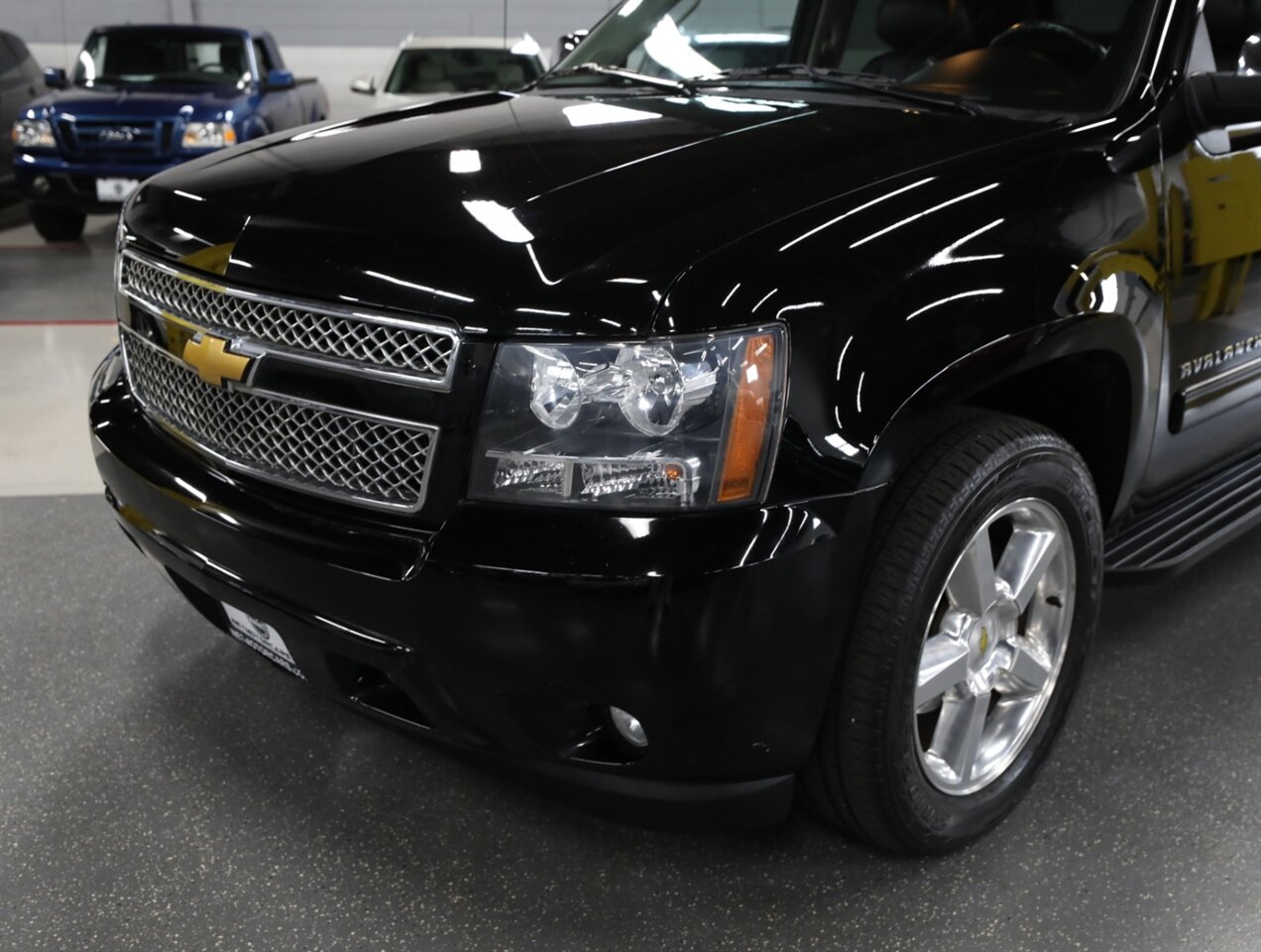2013 Chevrolet Avalanche LT Black Diamond 4X4 - Photo 3 - Addison, IL 60101