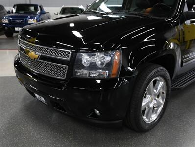 2013 Chevrolet Avalanche LT Black Diamond 4X4 - Photo 3 - Addison, IL 60101