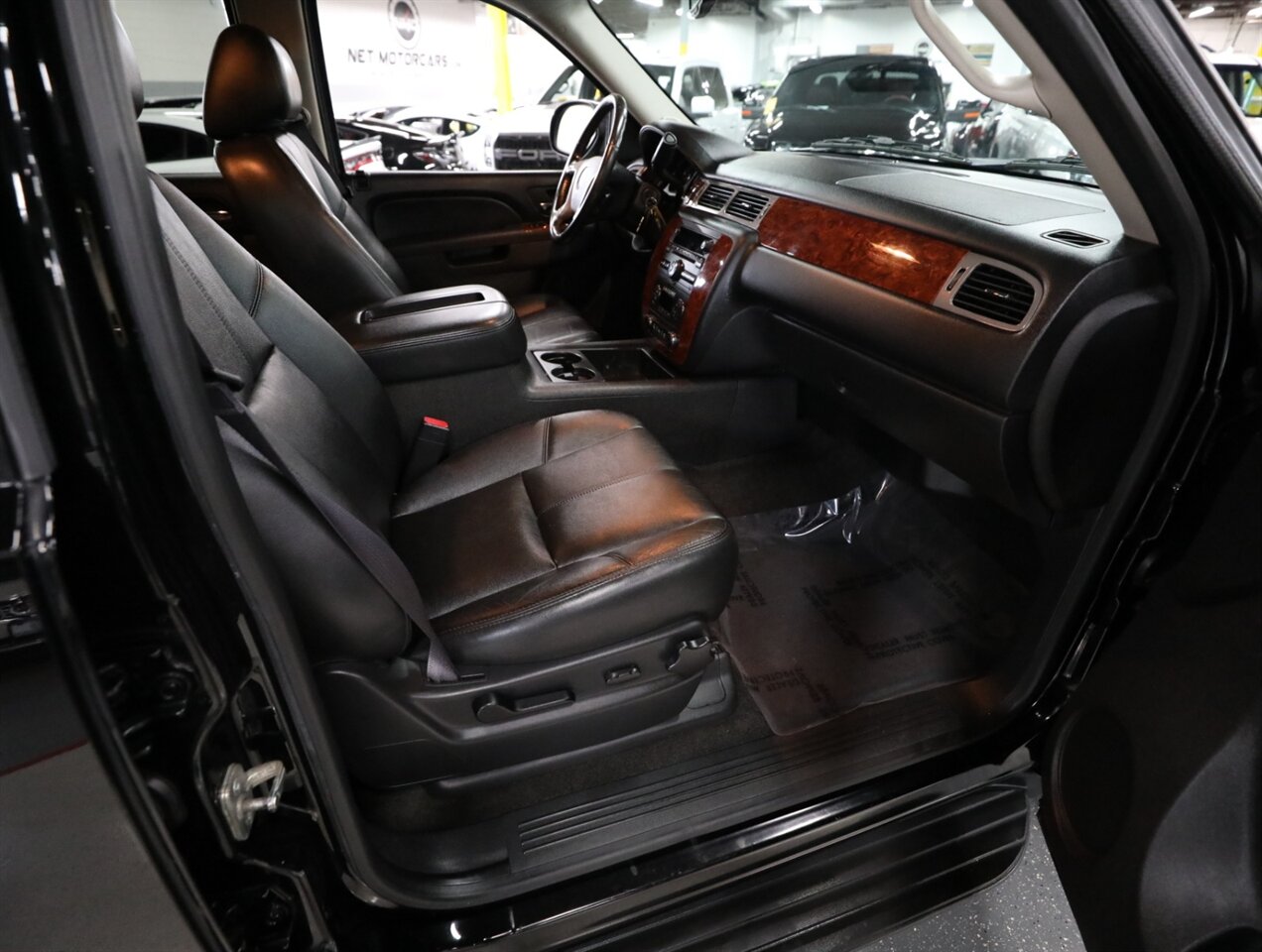 2013 Chevrolet Avalanche LT Black Diamond 4X4 - Photo 18 - Addison, IL 60101