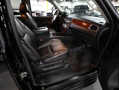 2013 Chevrolet Avalanche LT Black Diamond 4X4 - Photo 18 - Addison, IL 60101