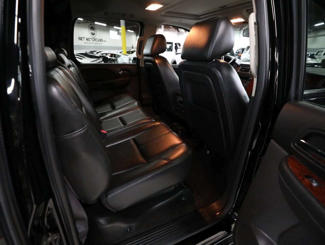 2013 Chevrolet Avalanche LT Black Diamond 4X4 - Photo 21 - Addison, IL 60101