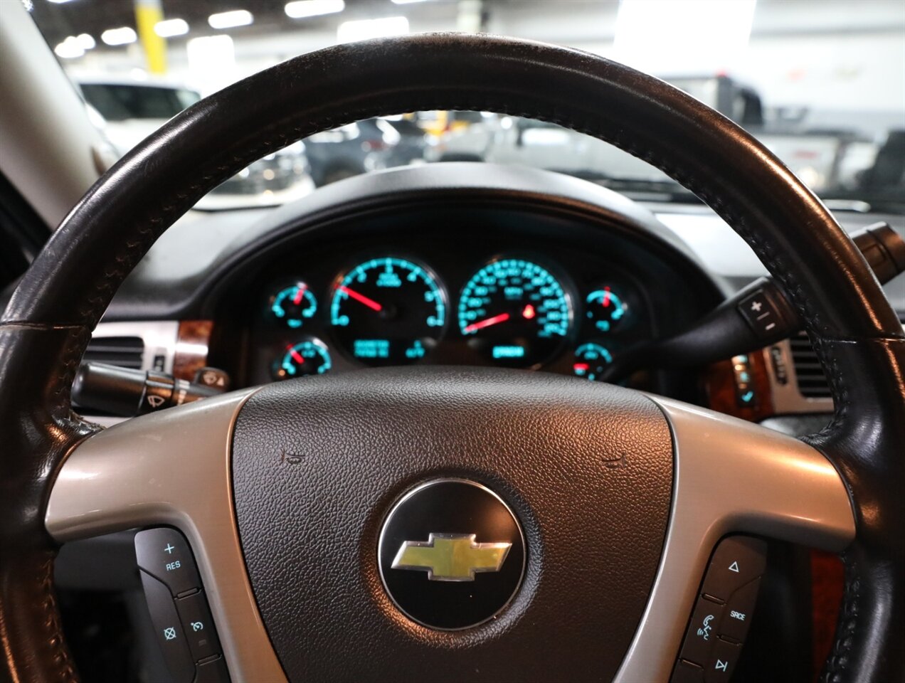 2013 Chevrolet Avalanche LT Black Diamond 4X4 - Photo 37 - Addison, IL 60101