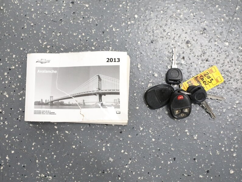 2013 Chevrolet Avalanche LT Black Diamond 4X4 - Photo 48 - Addison, IL 60101