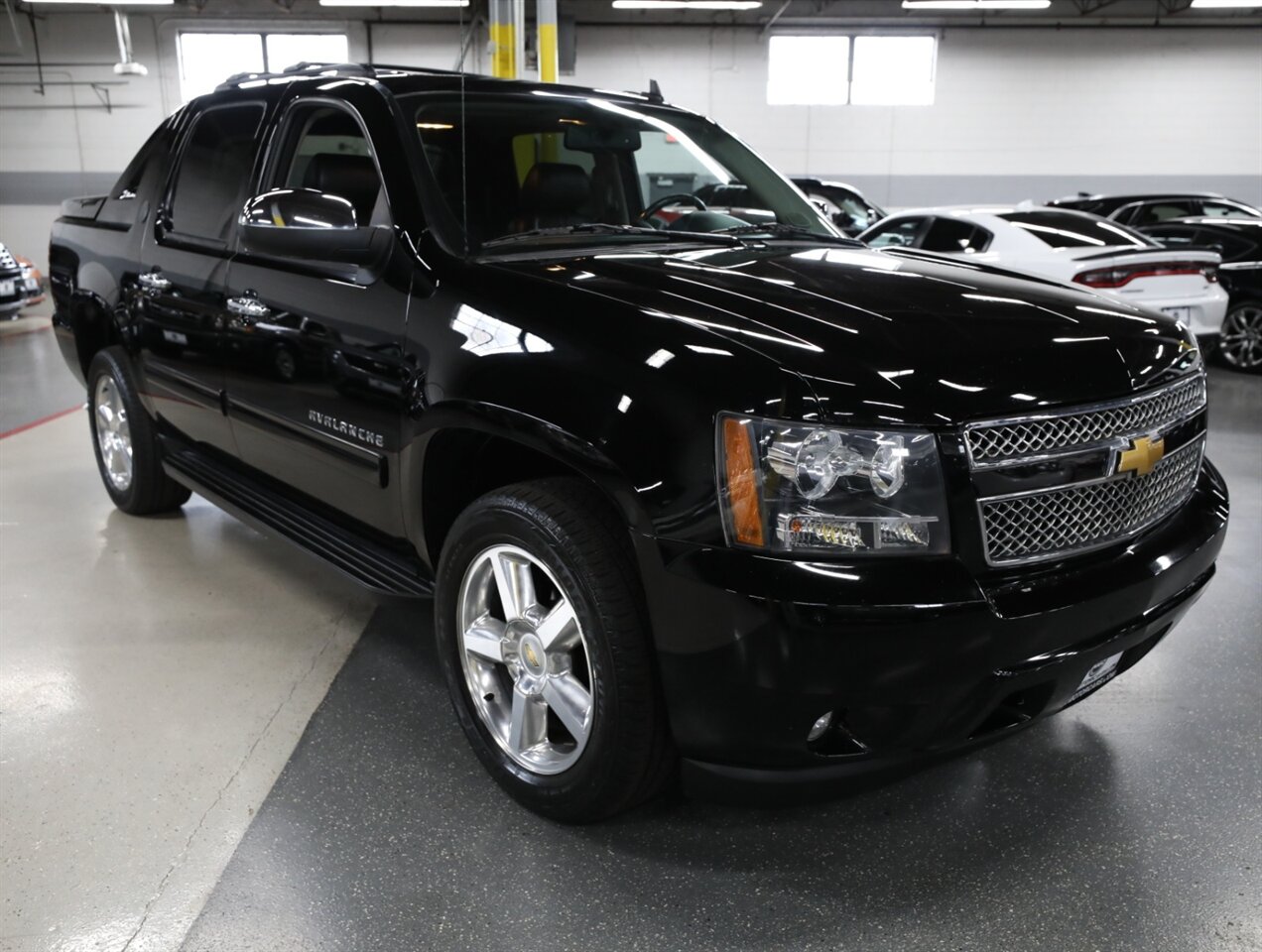2013 Chevrolet Avalanche LT Black Diamond 4X4 - Photo 7 - Addison, IL 60101
