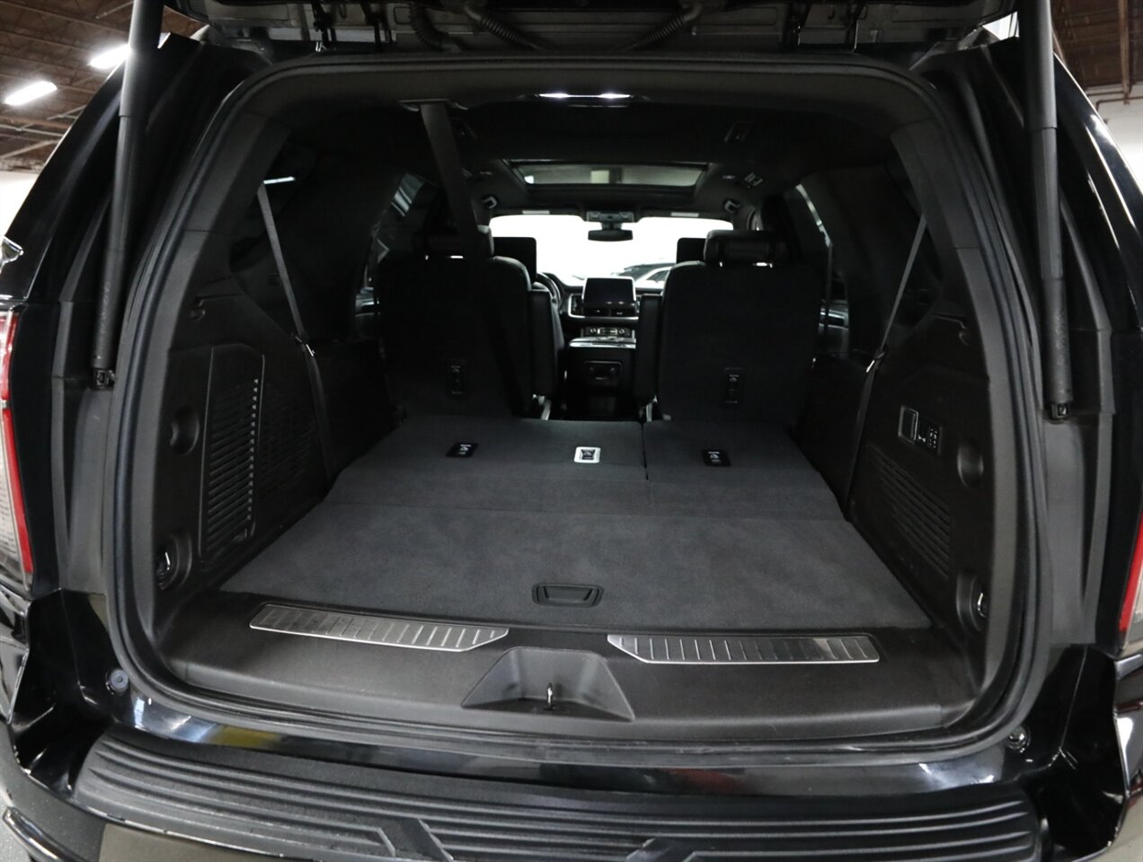 2021 Chevrolet Tahoe RST 4X4 - Photo 24 - Addison, IL 60101