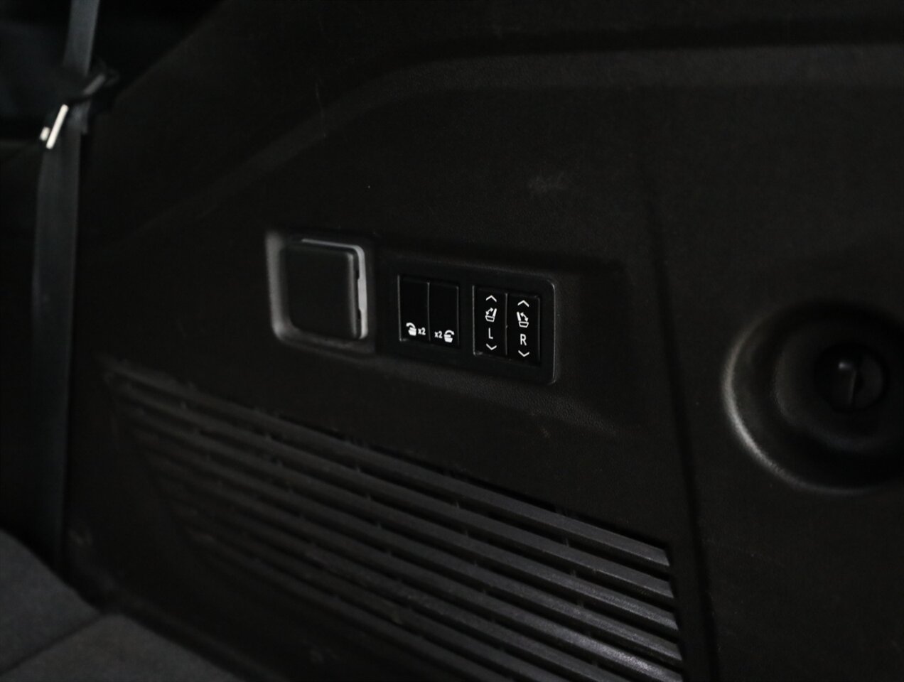 2021 Chevrolet Tahoe RST 4X4 - Photo 25 - Addison, IL 60101
