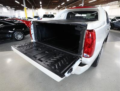 2013 Cadillac Escalade EXT Premium   - Photo 13 - Addison, IL 60101