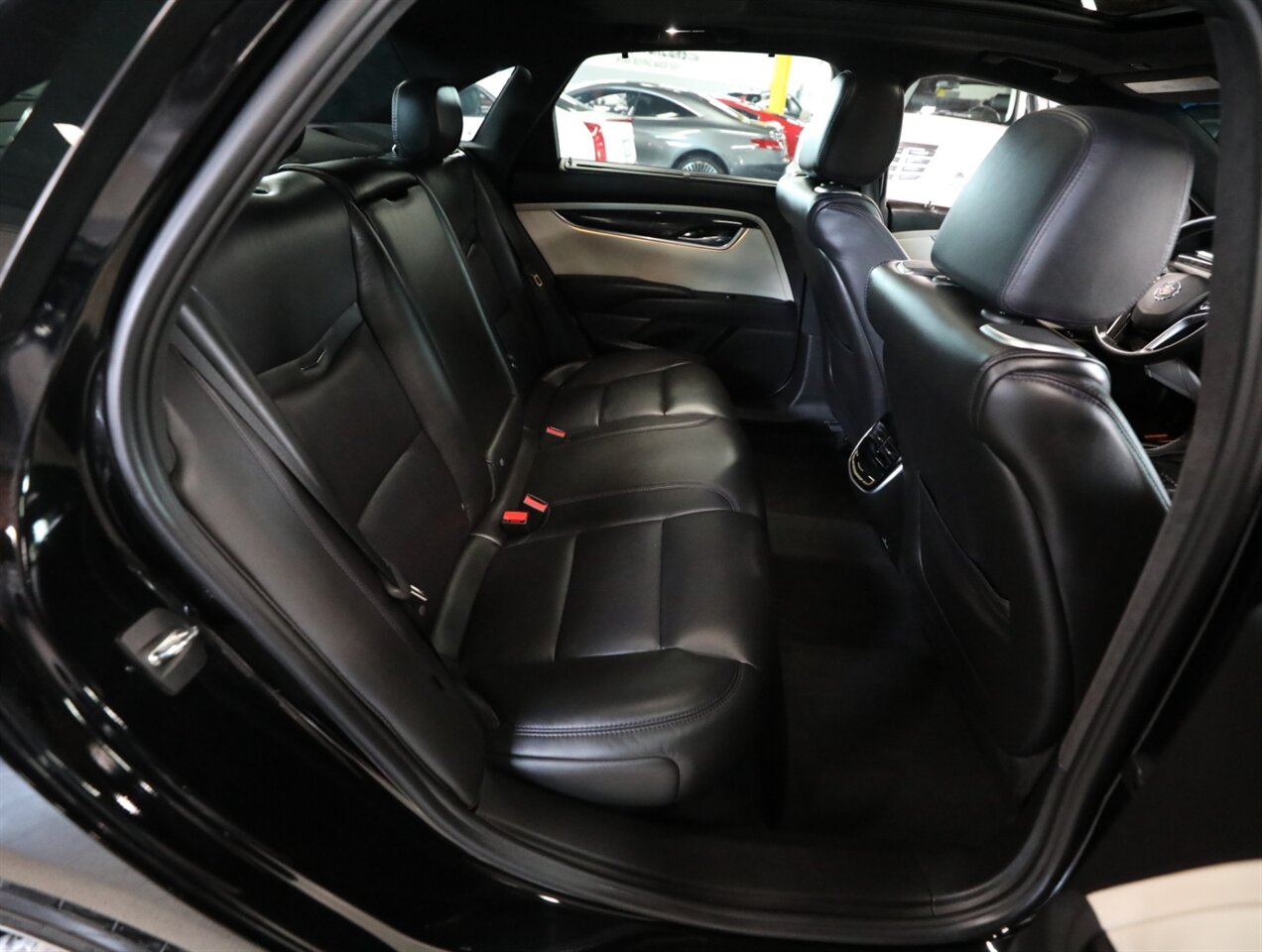 2015 Cadillac XTS Platinum AWD - Photo 23 - Addison, IL 60101