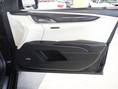 2015 Cadillac XTS Platinum AWD - Photo 17 - Addison, IL 60101