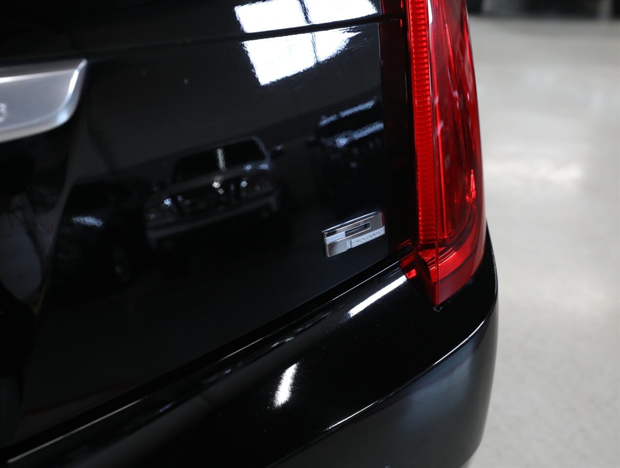 2015 Cadillac XTS Platinum AWD - Photo 12 - Addison, IL 60101