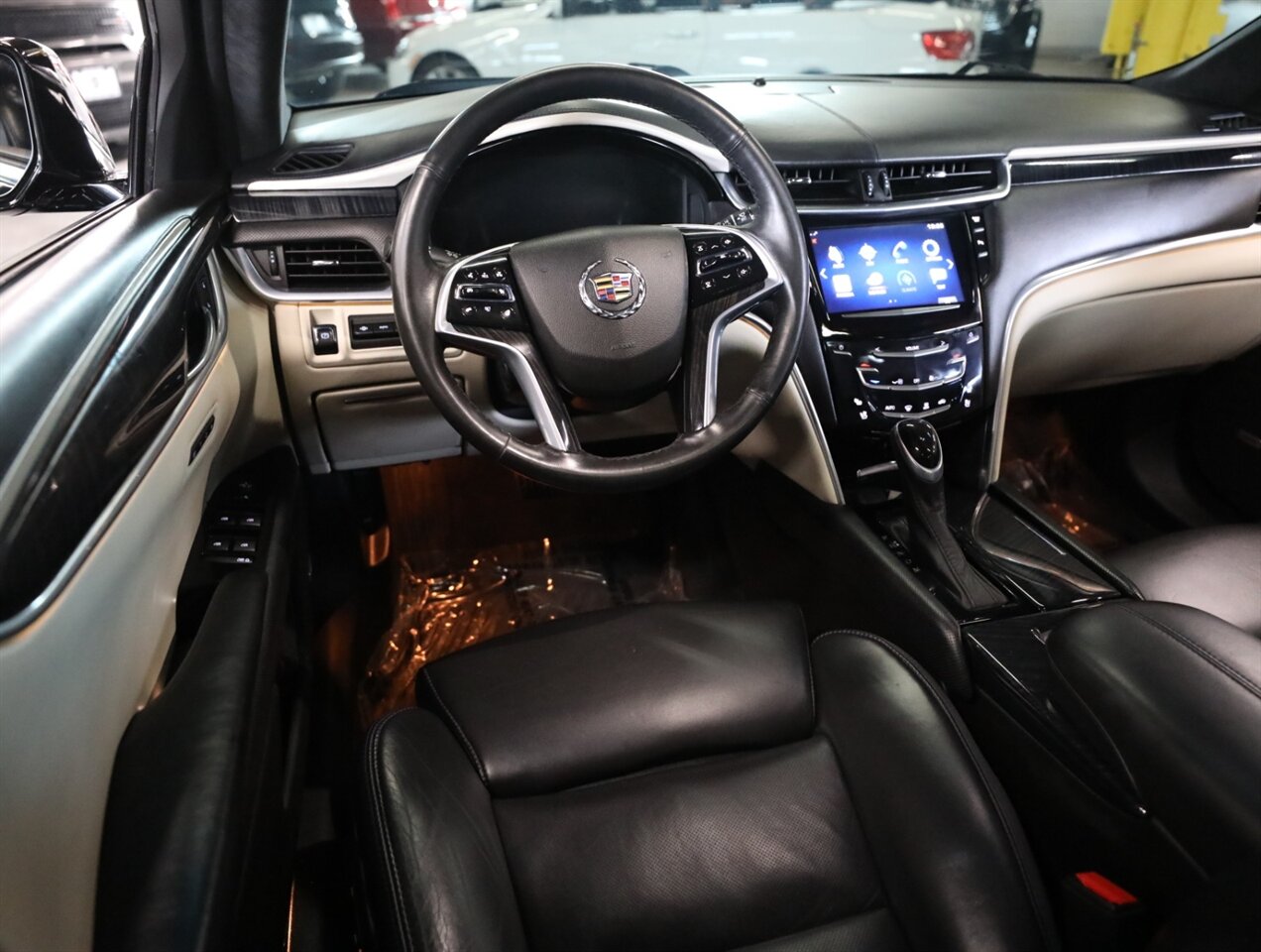 2015 Cadillac XTS Platinum AWD - Photo 28 - Addison, IL 60101