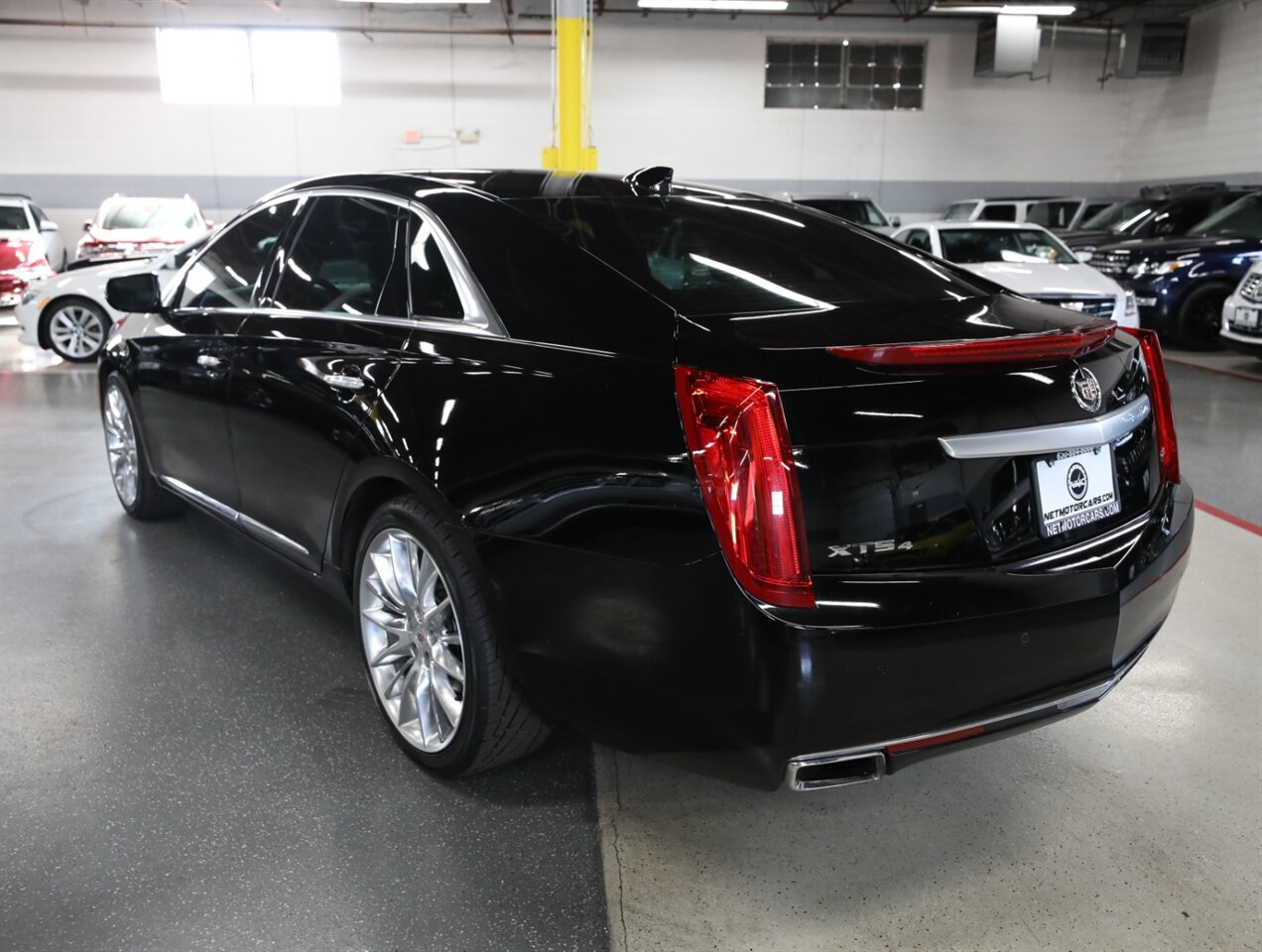 2015 Cadillac XTS Platinum AWD - Photo 14 - Addison, IL 60101