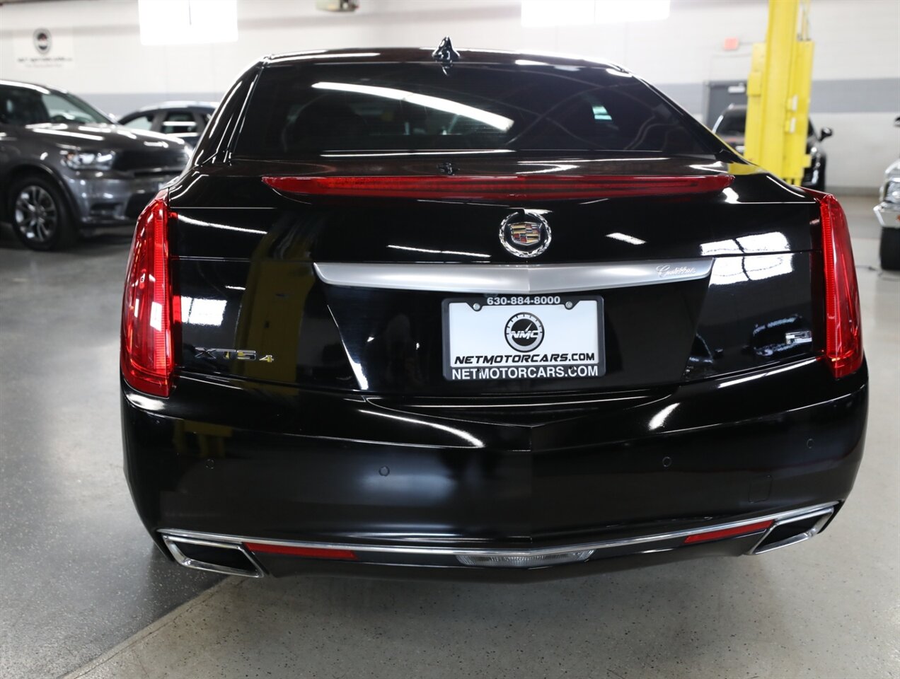 2015 Cadillac XTS Platinum AWD - Photo 10 - Addison, IL 60101
