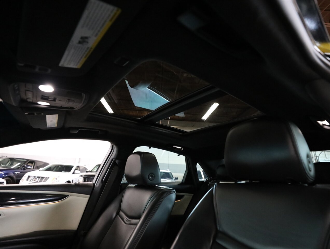 2015 Cadillac XTS Platinum AWD - Photo 35 - Addison, IL 60101