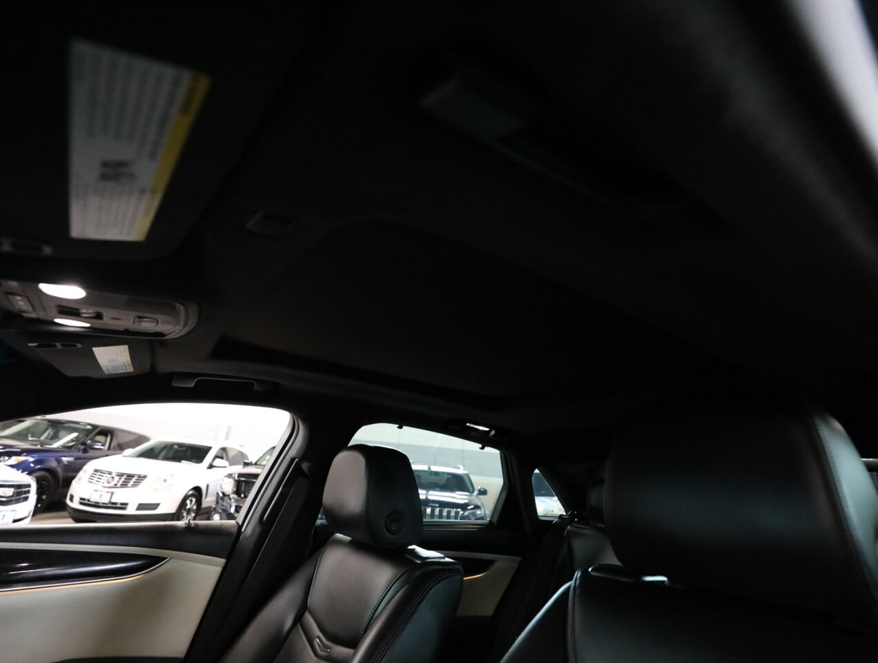 2015 Cadillac XTS Platinum AWD - Photo 36 - Addison, IL 60101