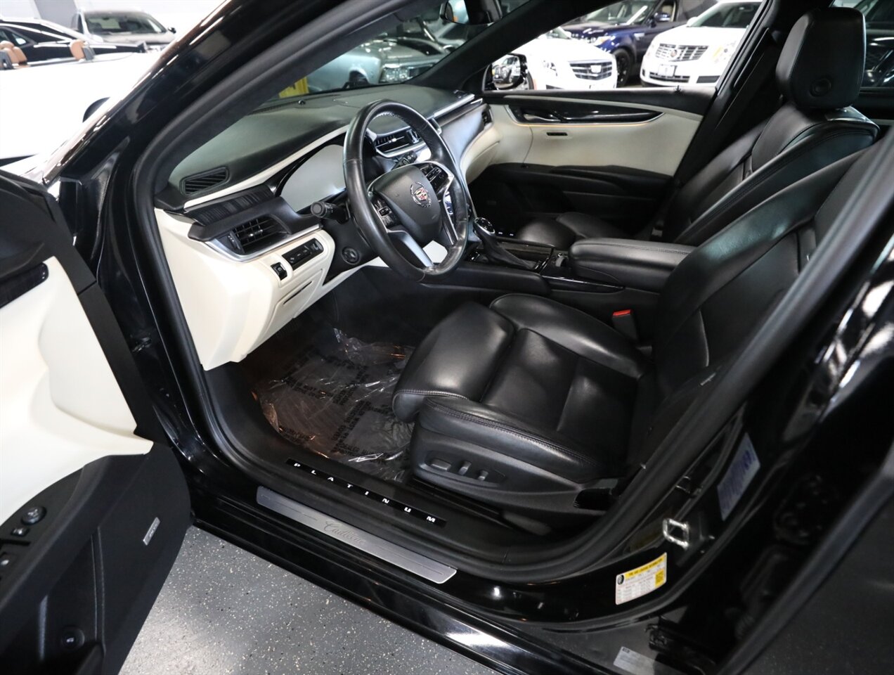 2015 Cadillac XTS Platinum AWD - Photo 32 - Addison, IL 60101