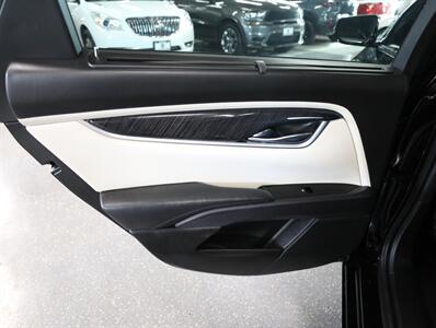 2015 Cadillac XTS Platinum AWD - Photo 25 - Addison, IL 60101