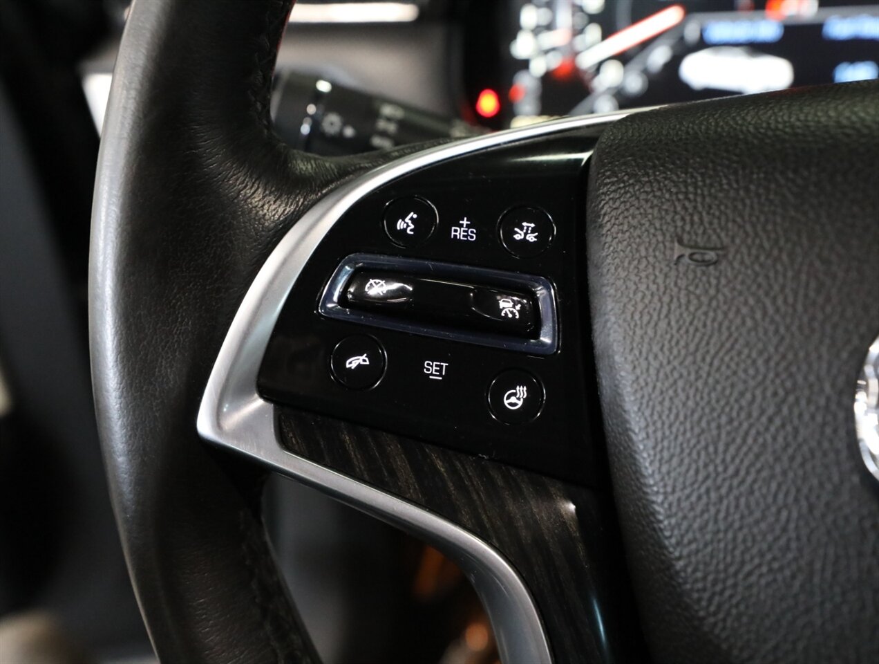 2015 Cadillac XTS Platinum AWD - Photo 43 - Addison, IL 60101