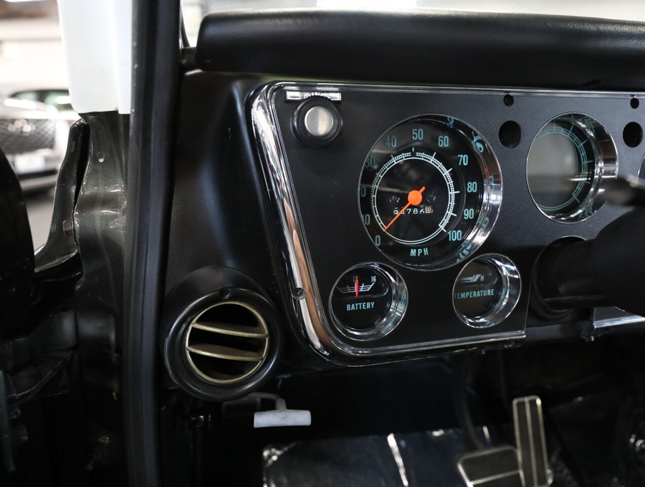 1972 Chevrolet C-10 Pickup - Photo 51 - Addison, IL 60101