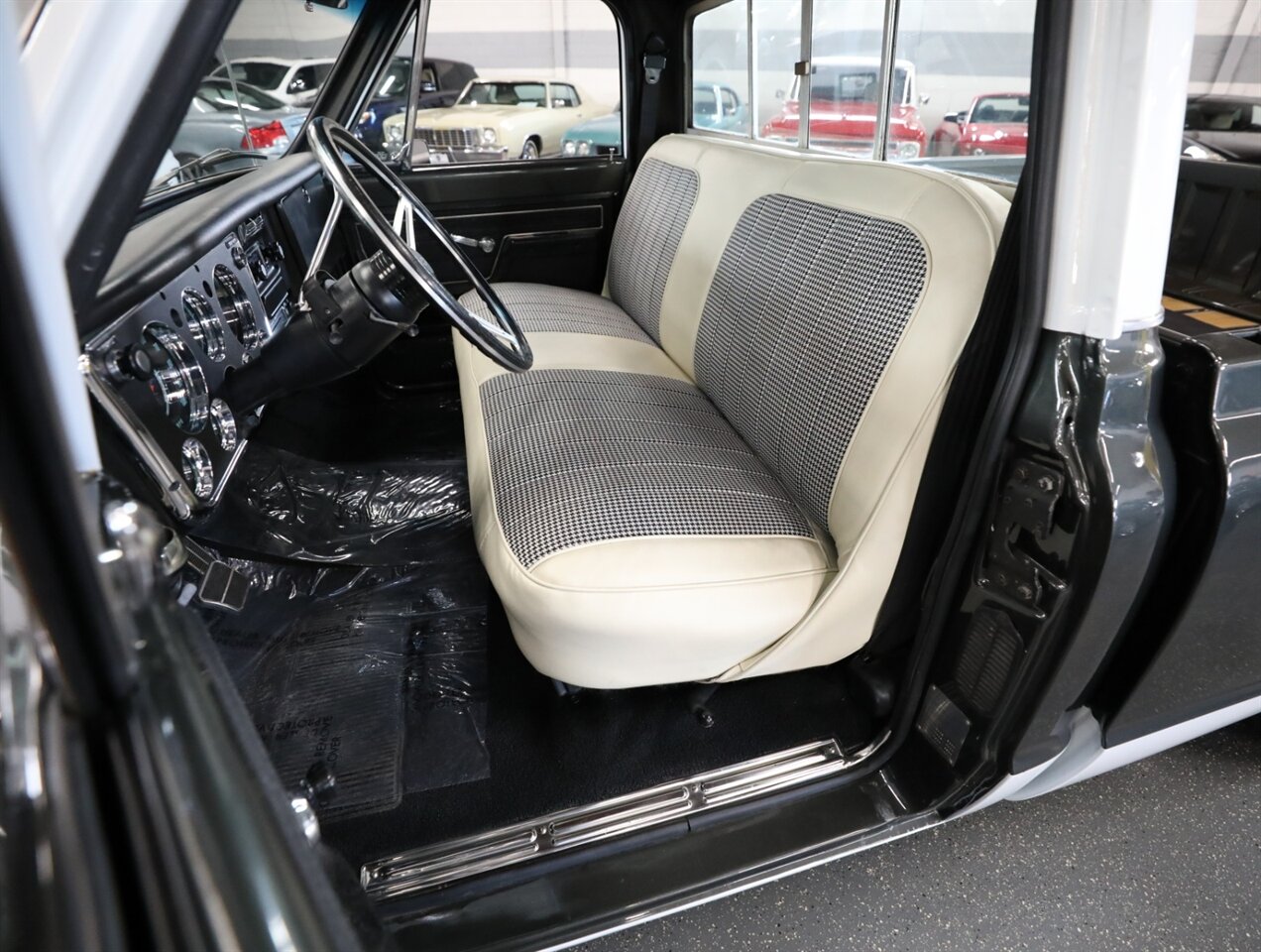 1972 Chevrolet C-10 Pickup - Photo 44 - Addison, IL 60101