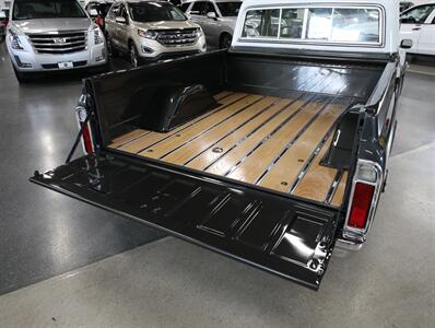 1972 Chevrolet C-10 Pickup - Photo 21 - Addison, IL 60101