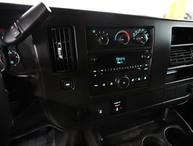 2012 Chevrolet Express 2500 Cargo Van   - Photo 27 - Addison, IL 60101