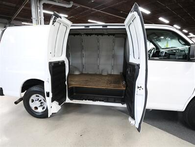 2012 Chevrolet Express 2500 Cargo Van   - Photo 18 - Addison, IL 60101