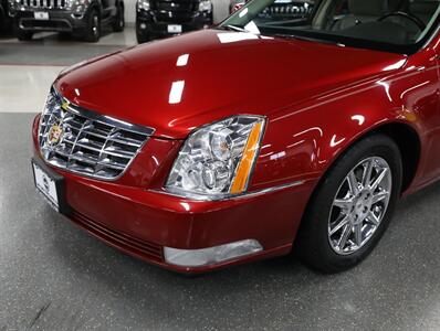 2011 Cadillac DTS Luxury Collection   - Photo 3 - Addison, IL 60101
