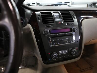 2011 Cadillac DTS Luxury Collection   - Photo 34 - Addison, IL 60101