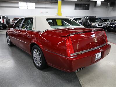 2011 Cadillac DTS Luxury Collection   - Photo 13 - Addison, IL 60101