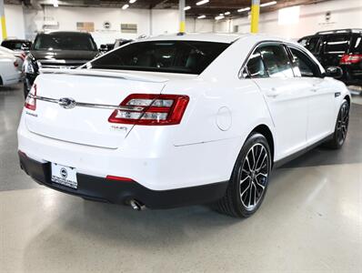 2018 Ford Taurus SHO AWD   - Photo 10 - Addison, IL 60101