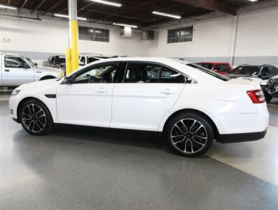 2018 Ford Taurus SHO AWD   - Photo 17 - Addison, IL 60101