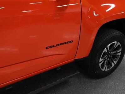 2021 Chevrolet Colorado Z71 4X4   - Photo 11 - Addison, IL 60101