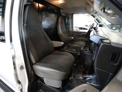 2022 Chevrolet Express 2500 Cargo Van   - Photo 18 - Addison, IL 60101