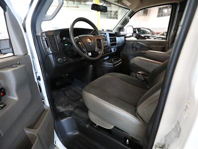 2022 Chevrolet Express 2500 Cargo Van   - Photo 26 - Addison, IL 60101