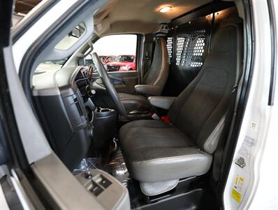 2022 Chevrolet Express 2500 Cargo Van   - Photo 27 - Addison, IL 60101