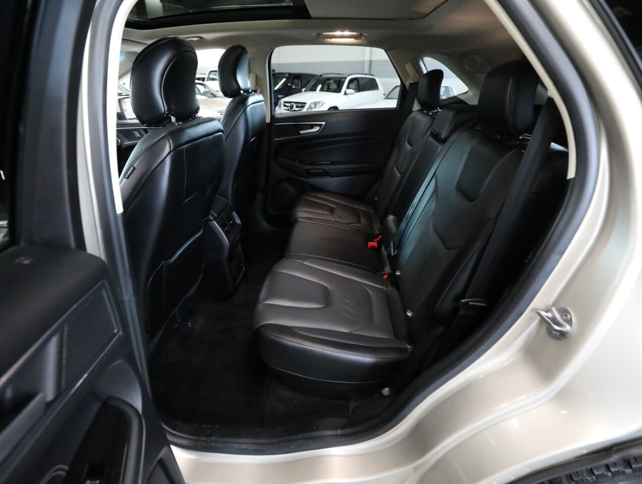 2018 Ford Edge Titanium - Photo 26 - Addison, IL 60101