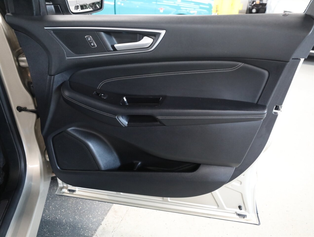 2018 Ford Edge Titanium - Photo 17 - Addison, IL 60101