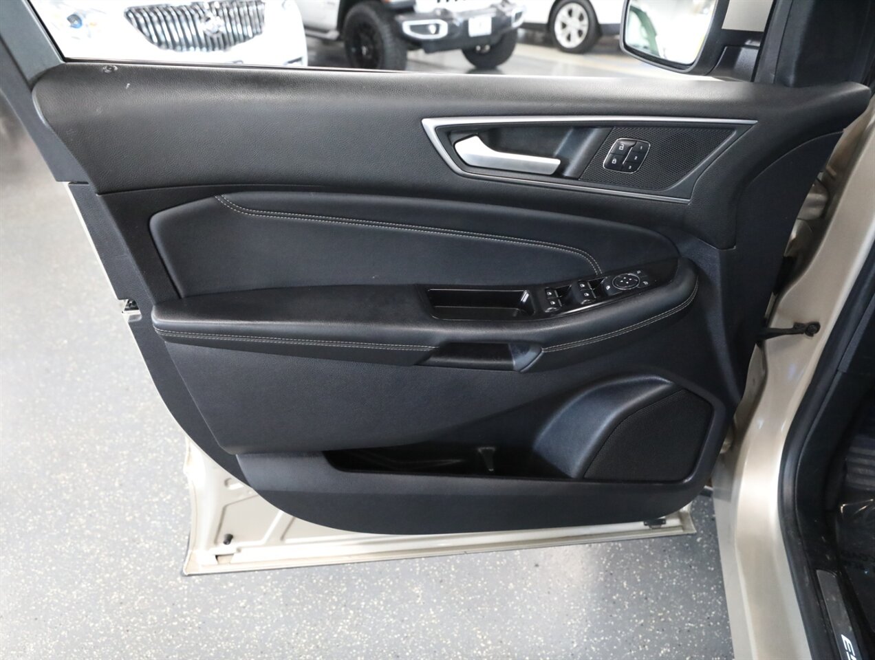 2018 Ford Edge Titanium - Photo 28 - Addison, IL 60101