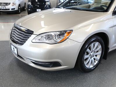 2013 Chrysler 200 Touring Convertible   - Photo 3 - Addison, IL 60101